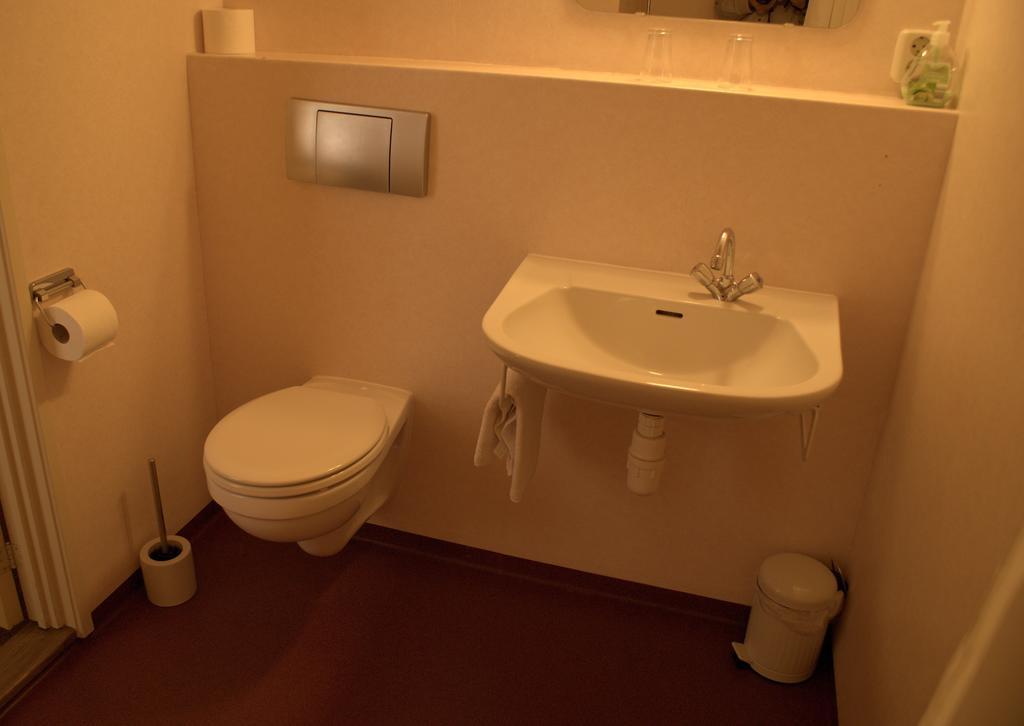 Hotel "De Steenen Man" Zurich Zimmer foto